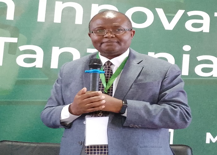 Dr. Alexander Mtawa talking to innovators