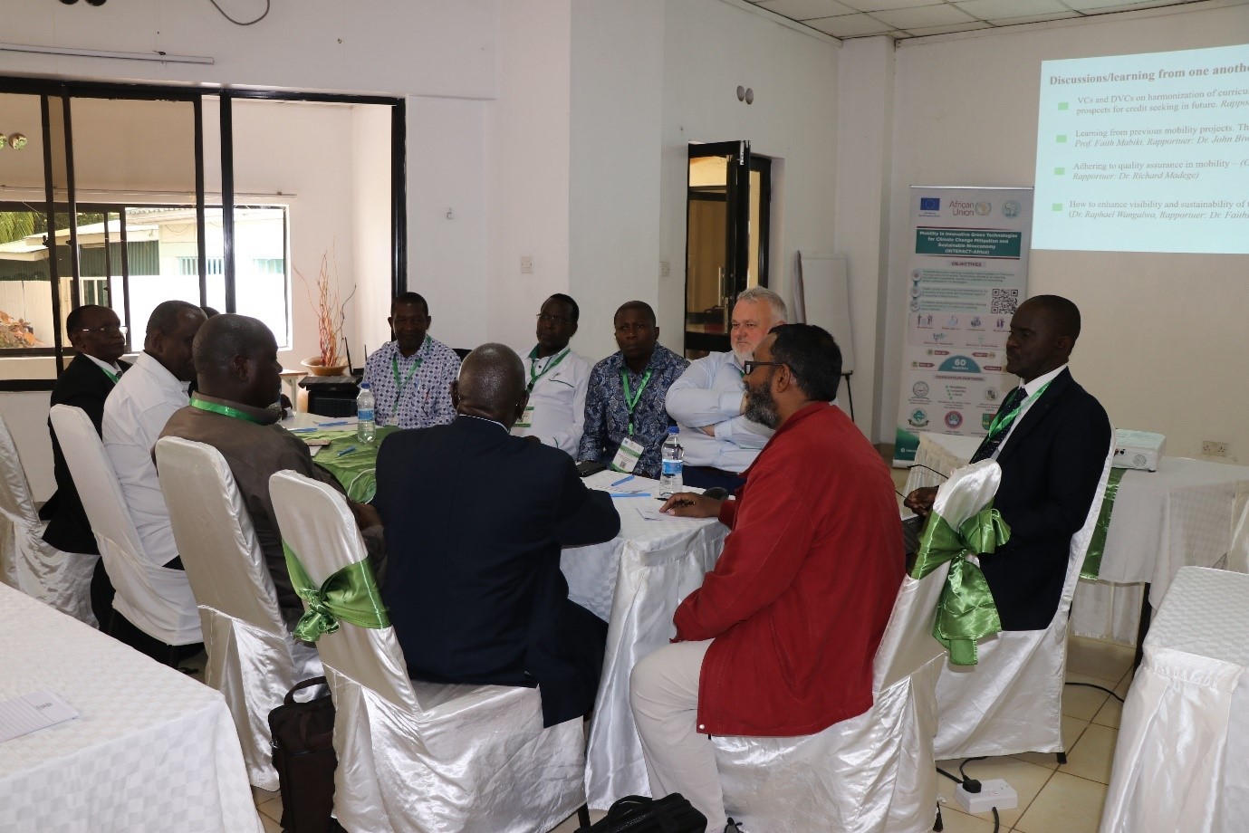  The DVC (A&F) joined a round table discussion 