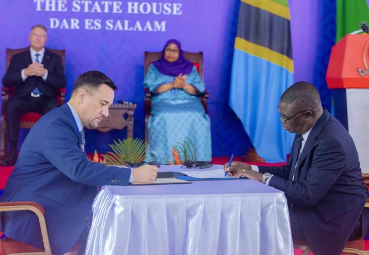 SUA yatia Saini Mkataba na Waziri wa Nchi wa Masuala ya Dunia na Mikakati ya Kidiplomasia wa Nchi ya Romania.