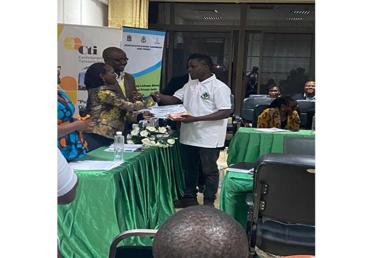 A YEESI Lab Student, MR FIKIRI MATATIZO Wins a Pitch Competition at The Sua University-Industry Day