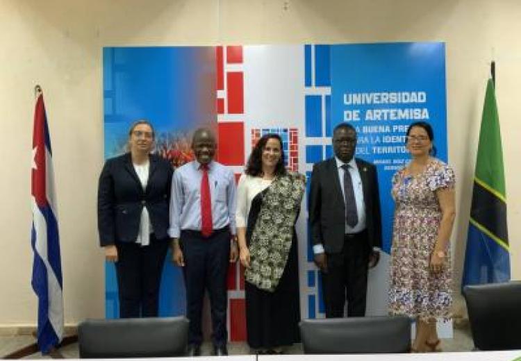 Group photo of leaders from SUA and Cuba