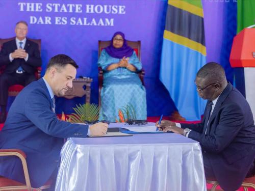 SUA yatia Saini Mkataba na Waziri wa Nchi wa Masuala ya Dunia na Mikakati ya Kidiplomasia wa Nchi ya Romania.