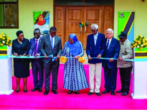 Rais Samia azindua Jengo Mtambuka la Mafunzo SUA, akimwagia sifa Chuo kwa kufanya vizuri