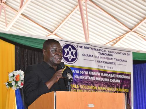 Profesa Raphael Chibunda